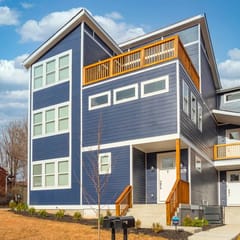 Luxurious Newbuild • 5 min to Broadway • 4 Full BA
