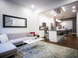 *Charming Downtown Getaway* 3BR * Mins to Broadway - Image 3