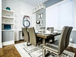 *Charming Downtown Getaway* 3BR * Mins to Broadway - Image 4