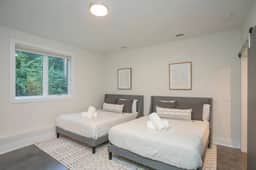 ~Spacious 4 bdrm~ 6min to Broadway~ over 2500 sqft - Image 5