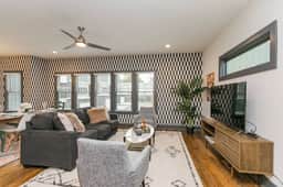 3810 · East Nash Haven! • 10 min to Broadway! - Image 3