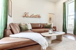 House of Hudson -DBL Unit -Day Spa adjacent too! - Image 5
