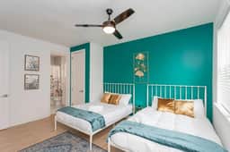 Luxurious Newbuild • 5 min to Broadway • 4 Full BA - Image 4