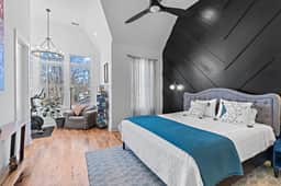 New, Spacious, single-family home near Broadway! - Image 2