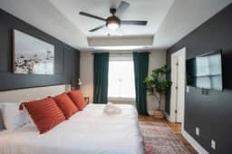 Tulum Vibes • Hot Tub • 8 min to Broadway • Luxury - Image 4