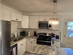 Your Home Away from Home - 3/bed house in E. Nash - Image 5