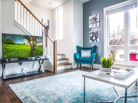 *Charming Downtown Getaway* 3BR * Mins to Broadway - Image 2