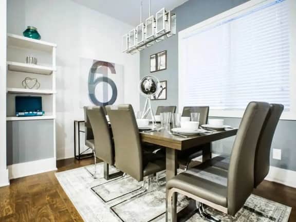 *Charming Downtown Getaway* 3BR * Mins to Broadway - Image 4