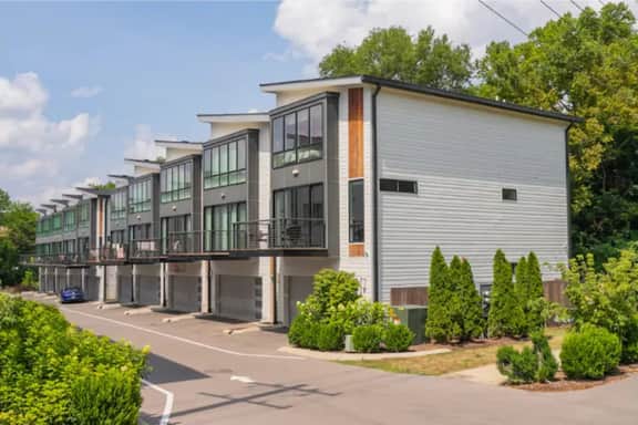 ~Modern & Bright~ 5min to Broadway, keyless, 3Flrs - Image 3