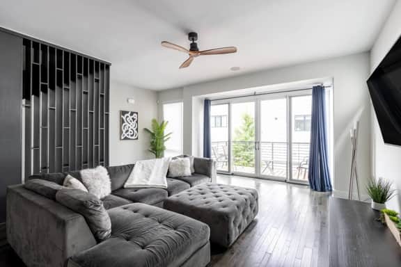 2 Downtown homes *23 beds* 6 min to Broadway - Image 2