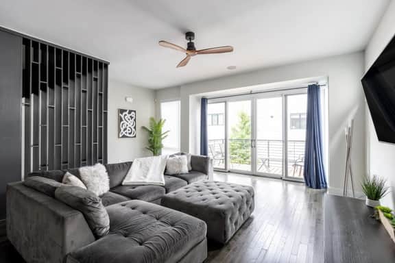 6 Mins to Broadway *The Nashville Gem* 9 beds - Image 2