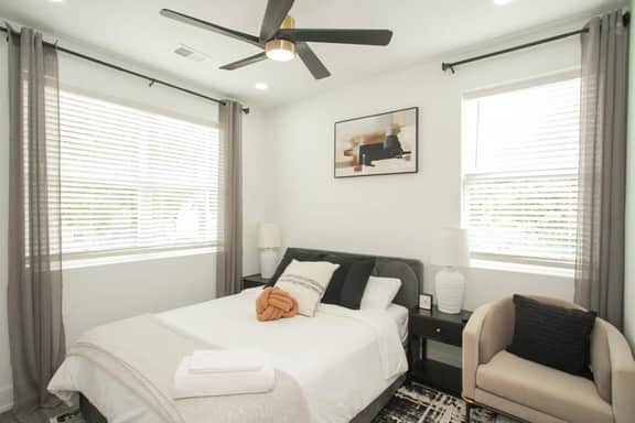 Downtown Luxury! | 7 minutes to Broadway | HotTub! - Image 5