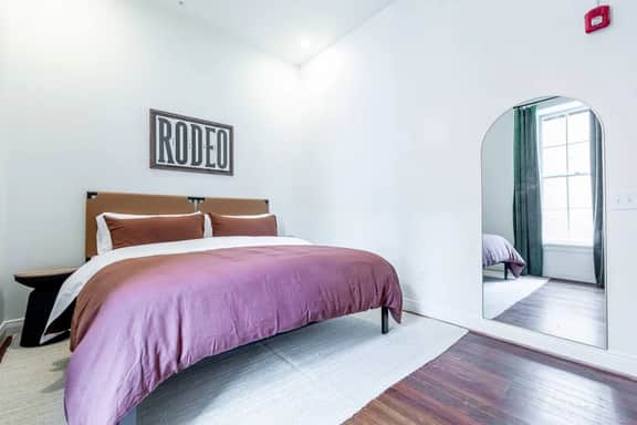 House of Hudson -DBL Unit -Day Spa adjacent too! - Image 2