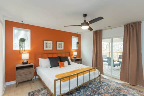 Luxurious Newbuild • 5 min to Broadway • 4 Full BA - Image 3