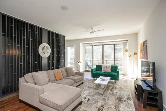 Luxury Escape | Spacious & Safe, 7min to Downtown! - Image 5