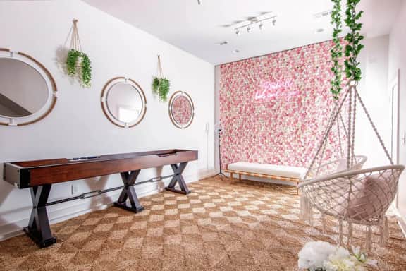 Nash Bach! Near Broadway, Rooftop Fun, Pink Decor - Image 4