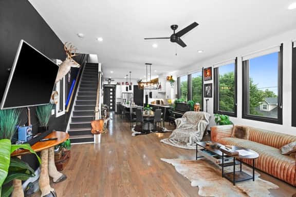 Nashville Jungle •Unique, Bold• 7 min to Broadway - Image 3