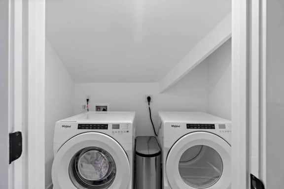 New, Spacious, single-family home near Broadway! - Image 3