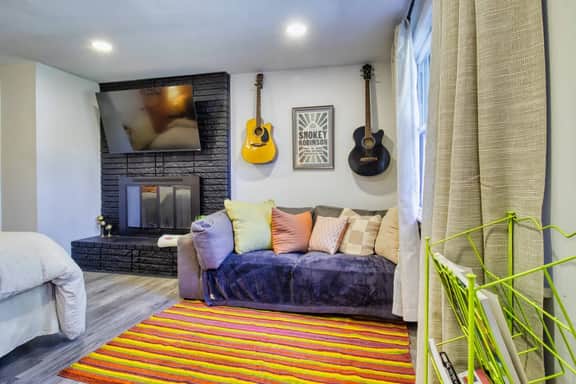 South Nashville Gem "Cozy Private Suite"! - Image 3