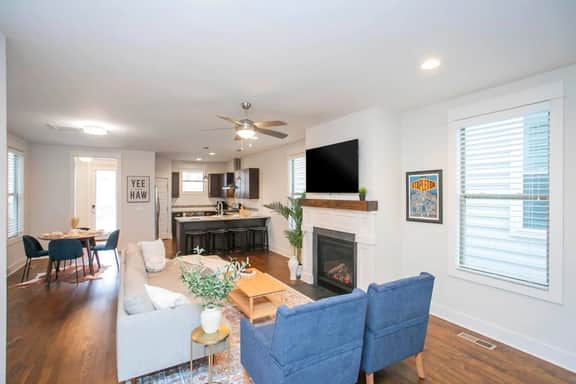 Spacious DT Nashville, walkable | 7min to Broadway - Image 2