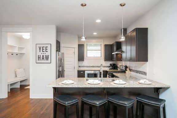 Spacious DT Nashville, walkable | 7min to Broadway - Image 5