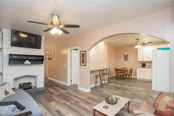 **The Nashville Nest! Minutes frm DT and Airport** - Image 1