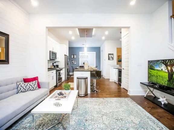 *Charming Downtown Getaway* 3BR * Mins to Broadway - Image 1