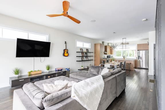 6 Mins to Broadway *The Nashville Gem* 9 beds - Image 1