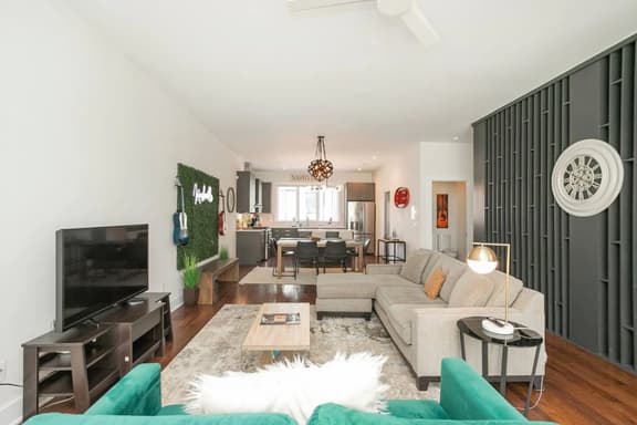 Luxury Escape | Spacious & Safe, 7min to Downtown! - Image 1