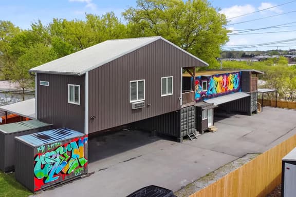 Metropolis • Modern Containers | 5 min to Broadway - Image 1