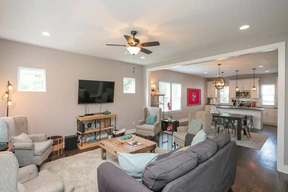 Music City Exquisite Haven | Perfect for Groups - Image 1