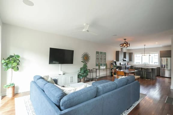 Nashville Luxury Near Broadway • Freshly Furnished - Image 1