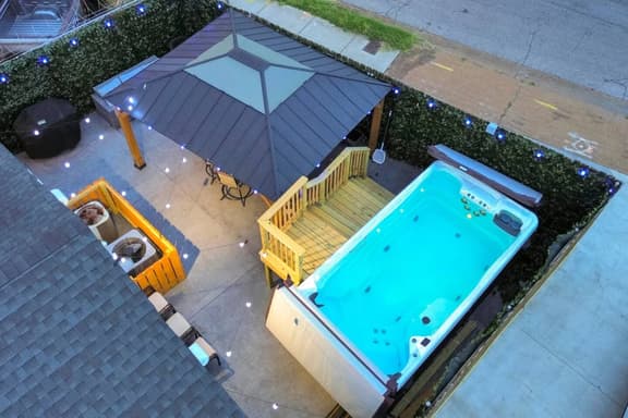 The Oasis *Walk to Downtown Nashville* Pool/Spa! - Image 1